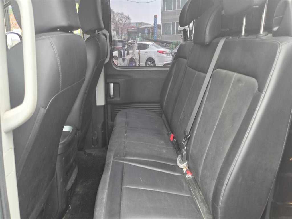 HYUNDAI Staria - Vista 9