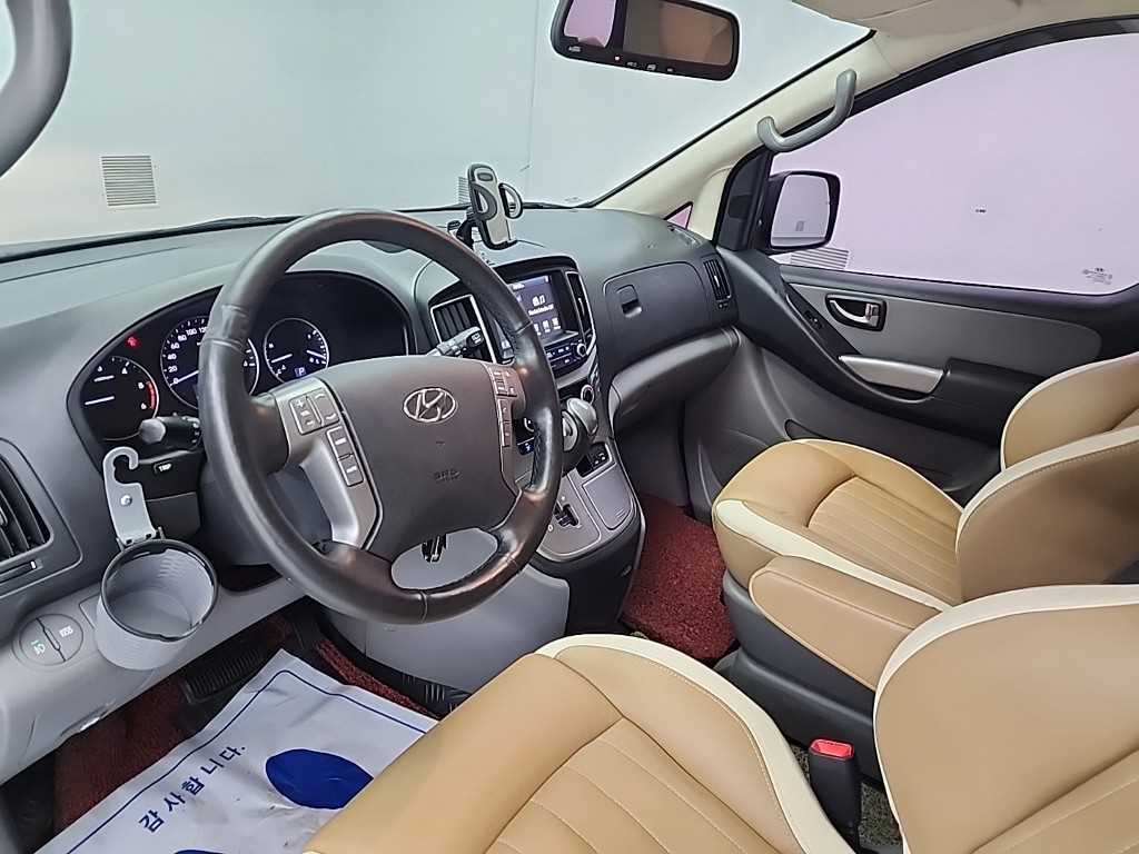 HYUNDAI Starex - Vista 7