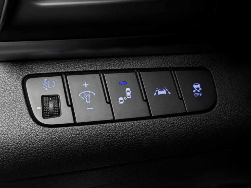 HYUNDAI Avante - Vista 12