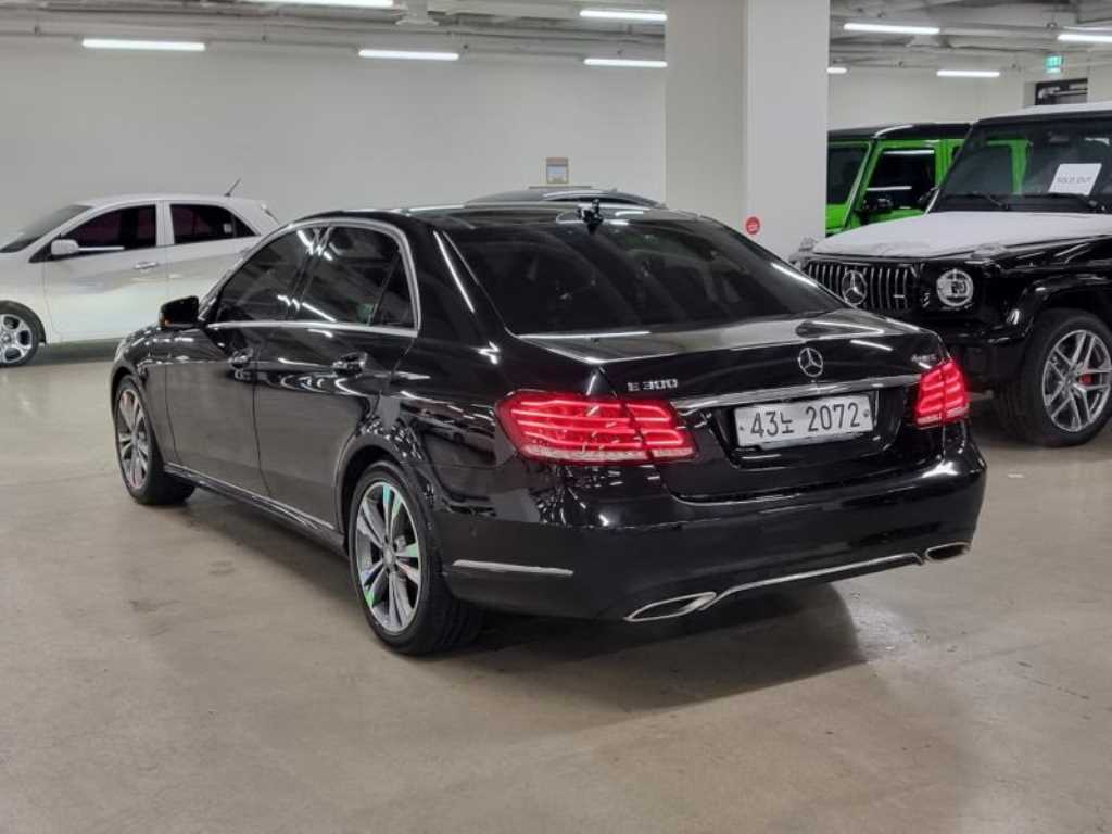 Mercedes Benz E class - Vista 3