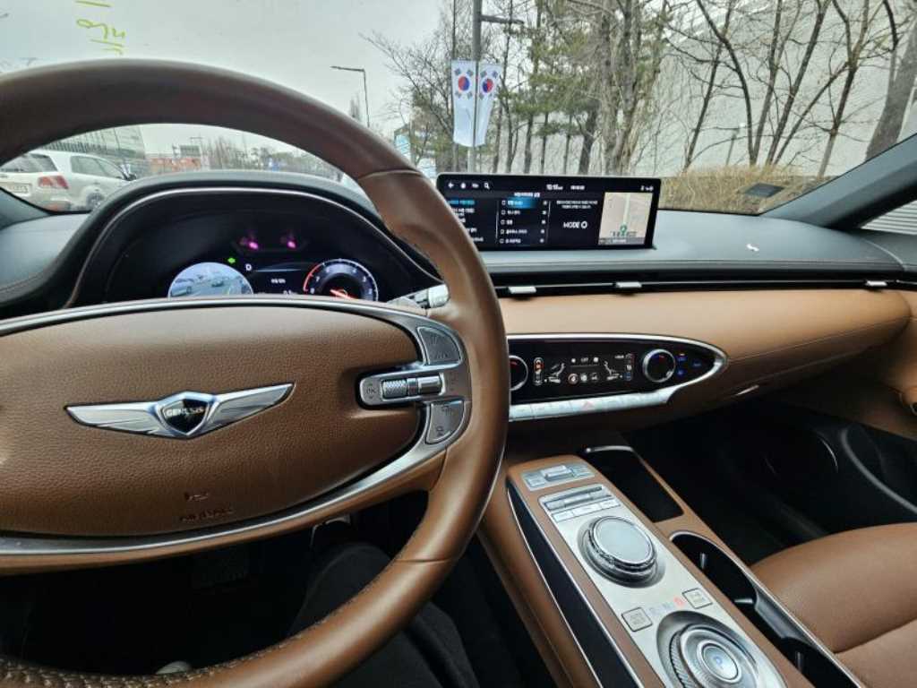 Genesis GV70 - Vista 8