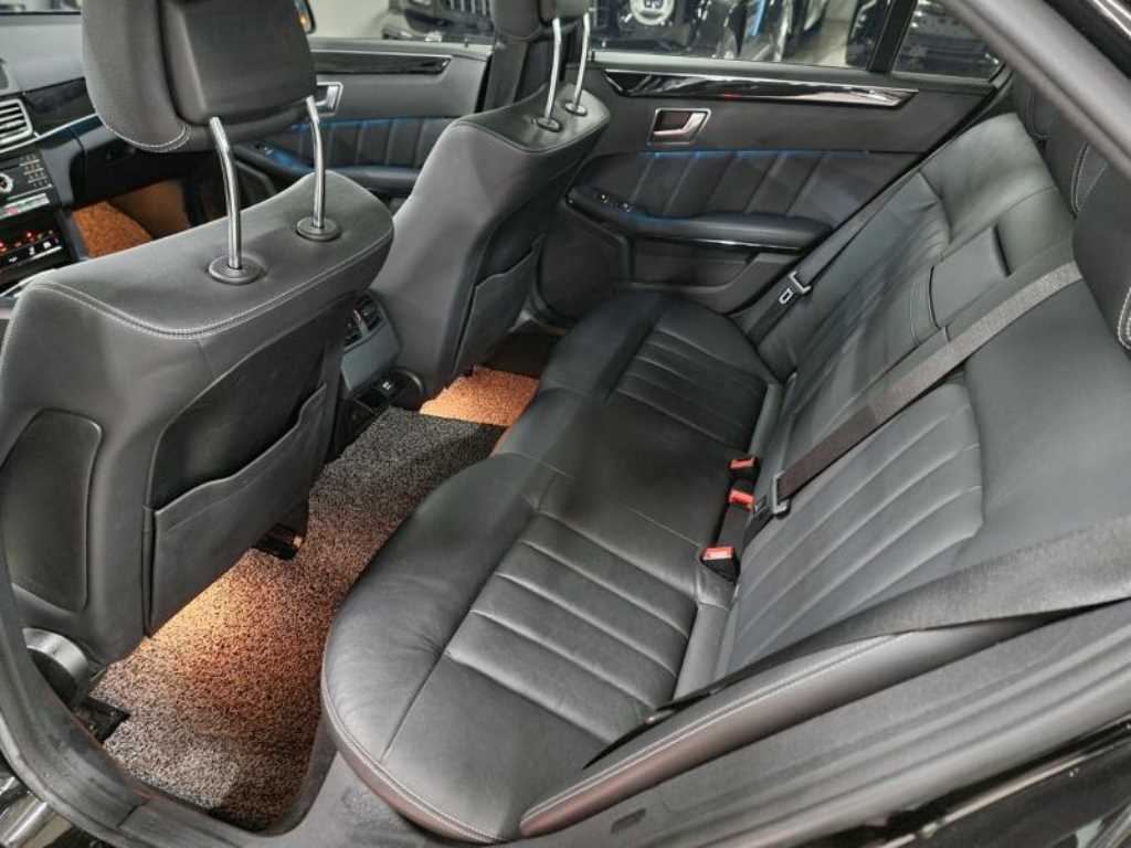 Mercedes Benz E class - Vista 7