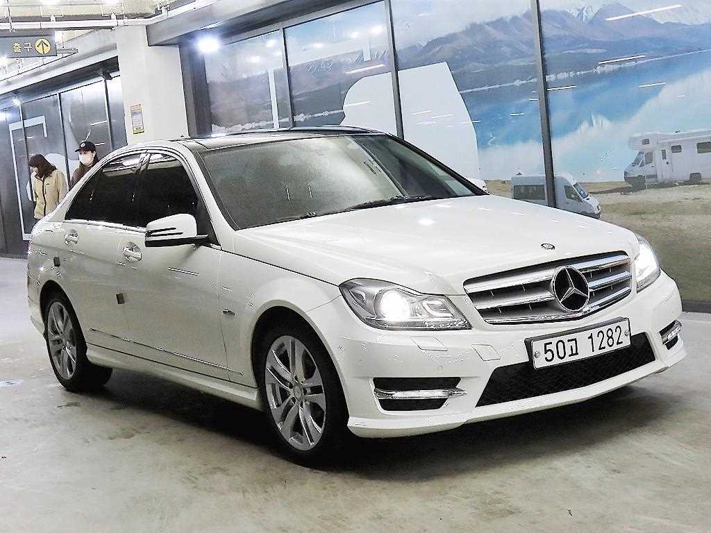Mercedes Benz C Class 2012 Blanco - Importación desde Corea - HF Imports Iquique - Foto 1