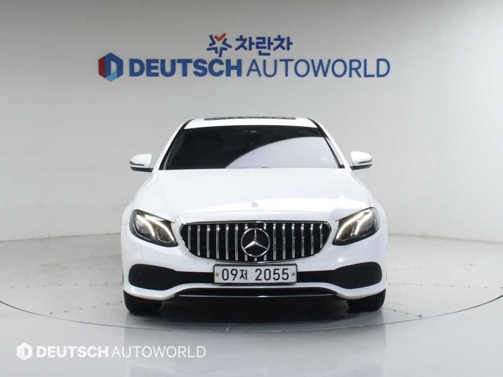 Mercedes Benz E class - Vista 3