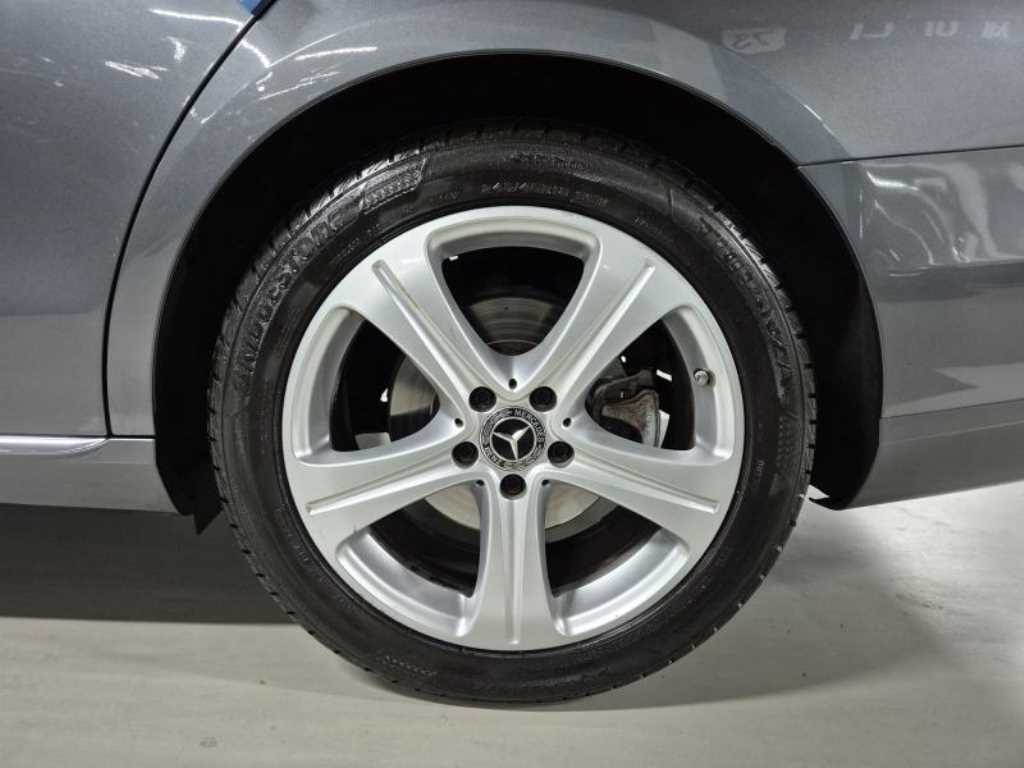 Mercedes Benz E class - Vista 6