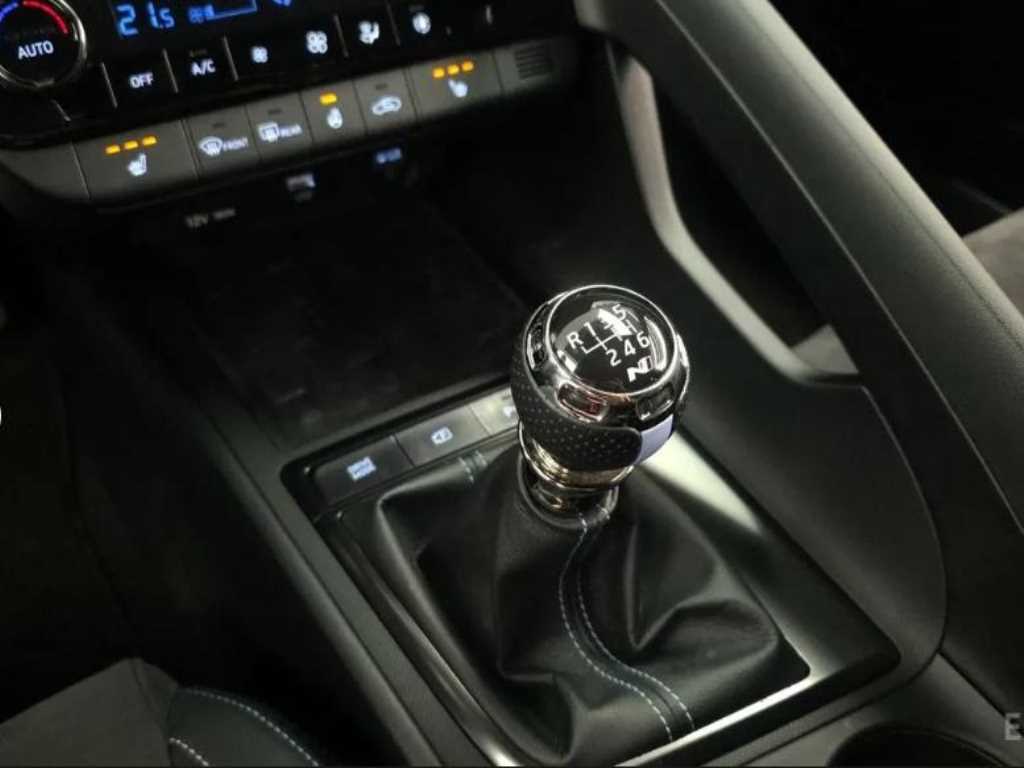 HYUNDAI Avante - Vista 9