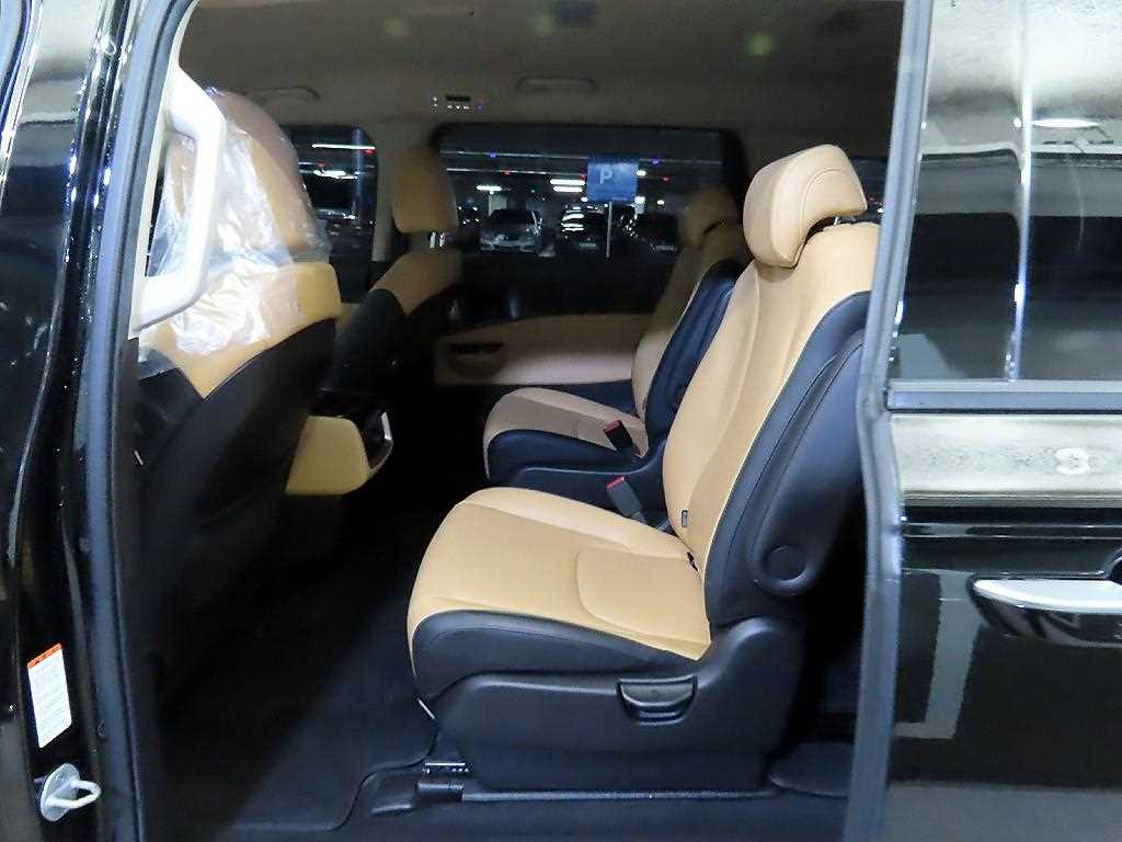 KIA Carnival - Vista 7