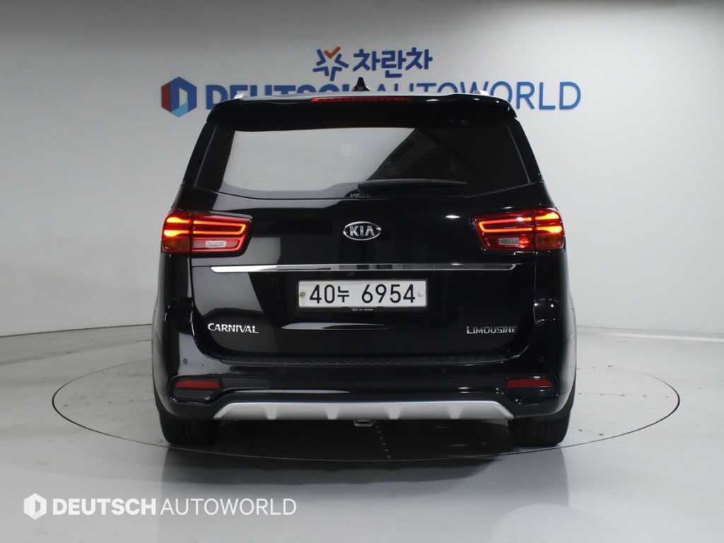 KIA Carnival - Vista 5