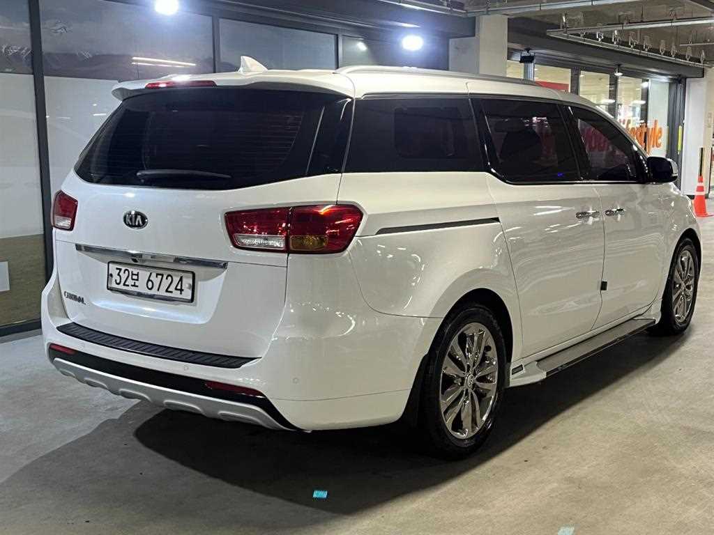 KIA Carnival - Vista 4