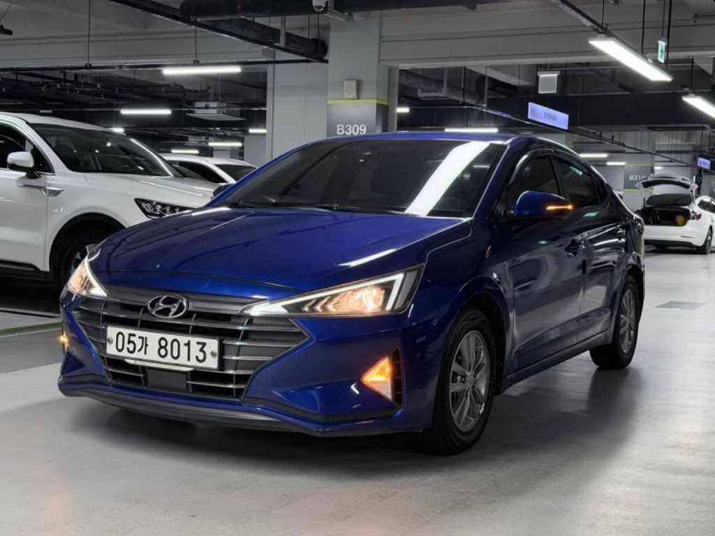 HYUNDAI Avante - Vista 2