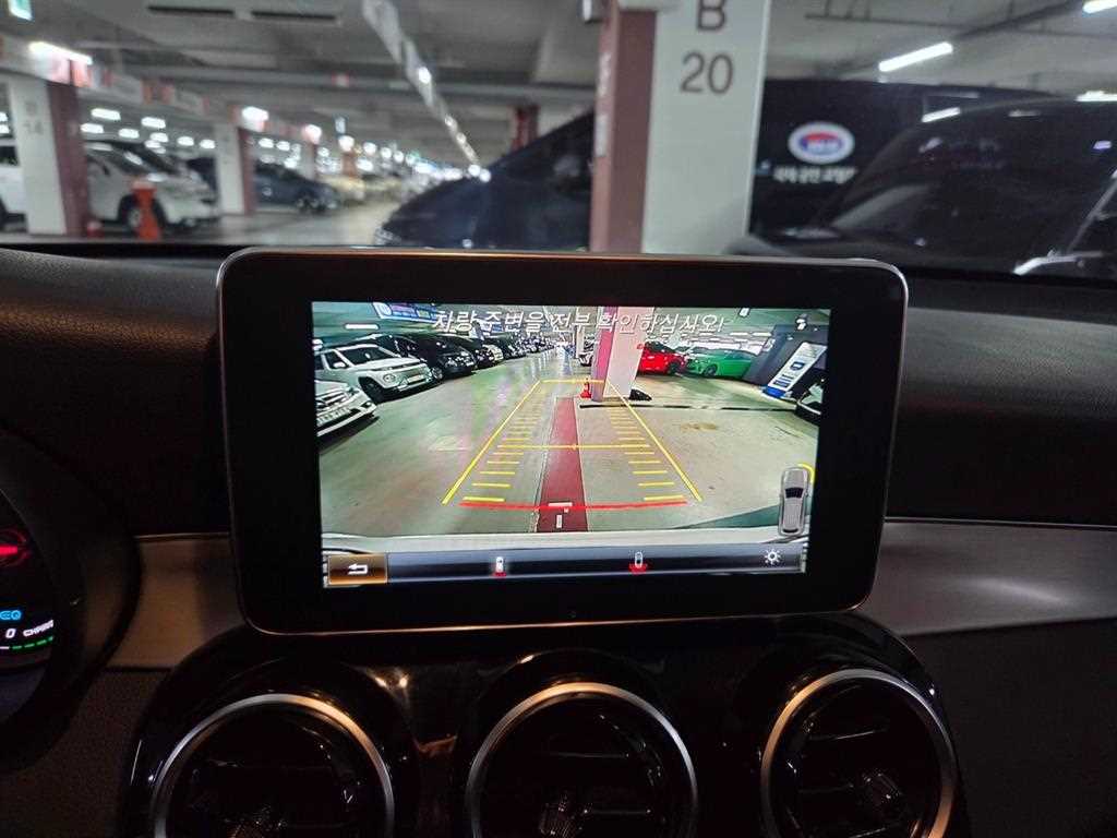 Mercedes Benz GLC Class - Vista 12