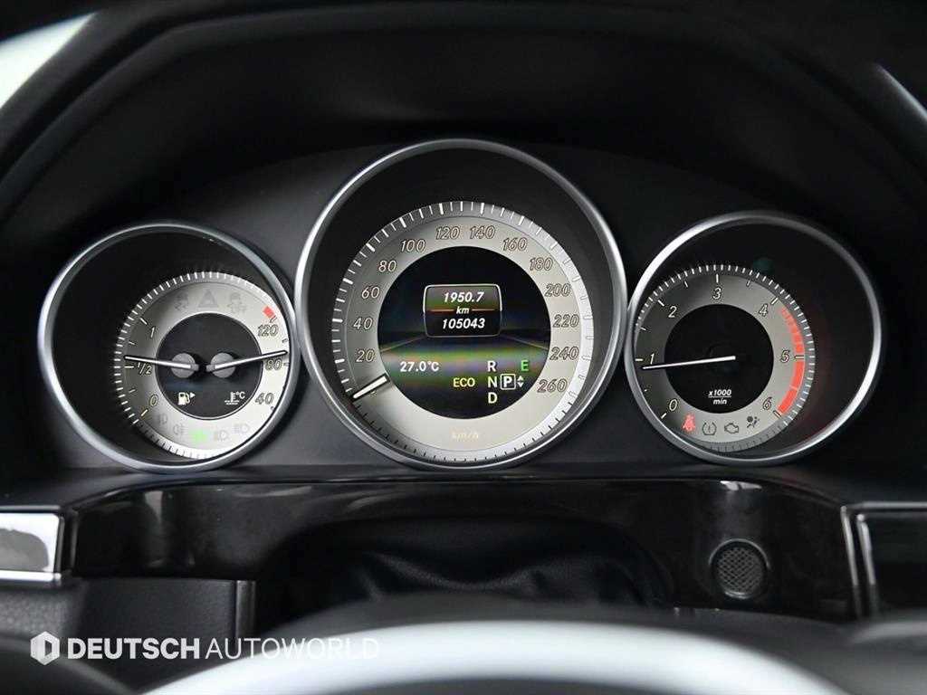 Mercedes Benz E class - Vista 8