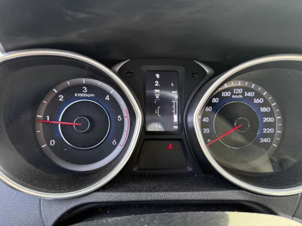 HYUNDAI Avante - Vista 5