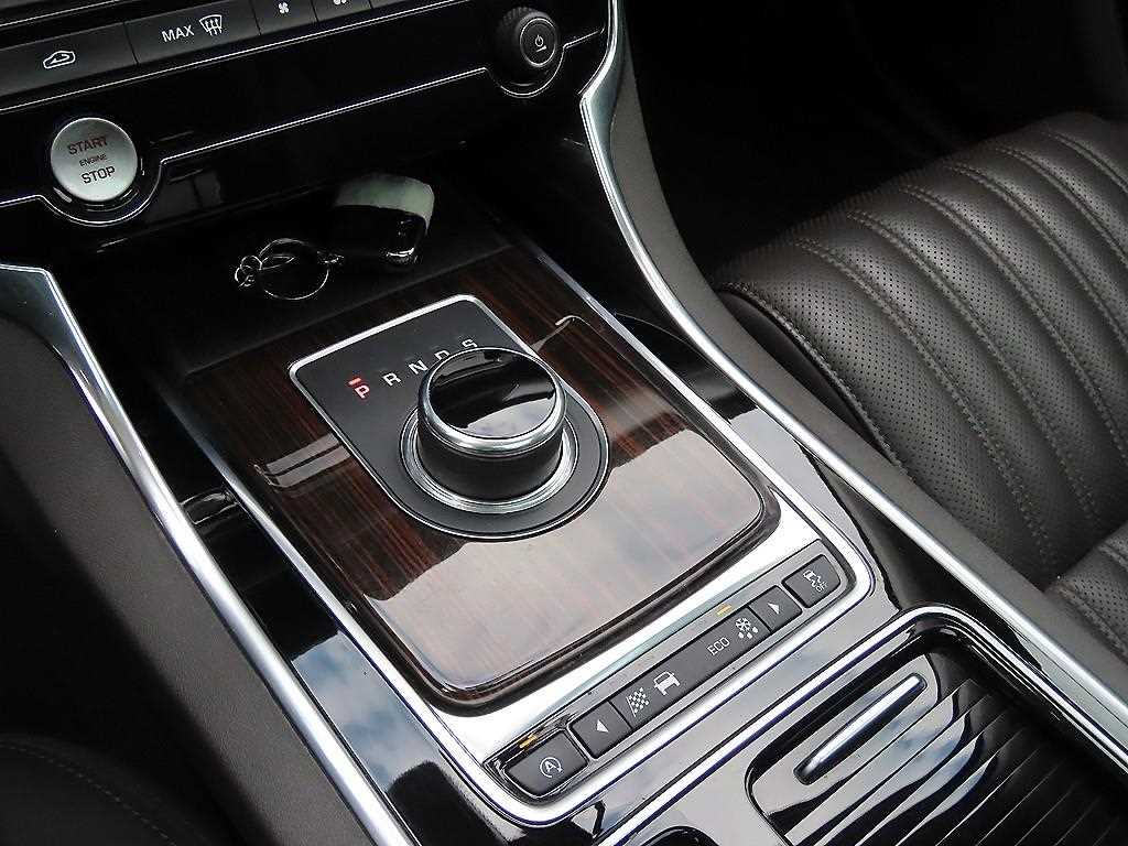 Jaguar XF - Vista 11