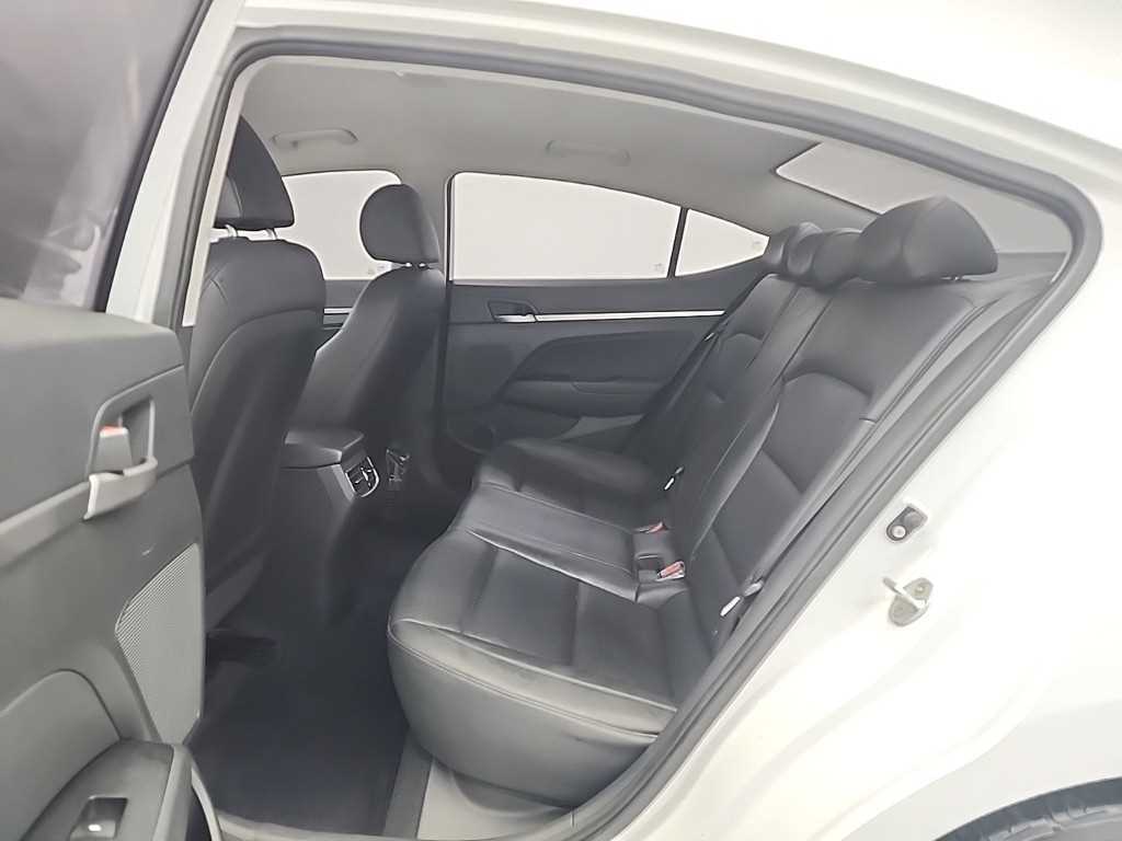 HYUNDAI Avante - Vista 12