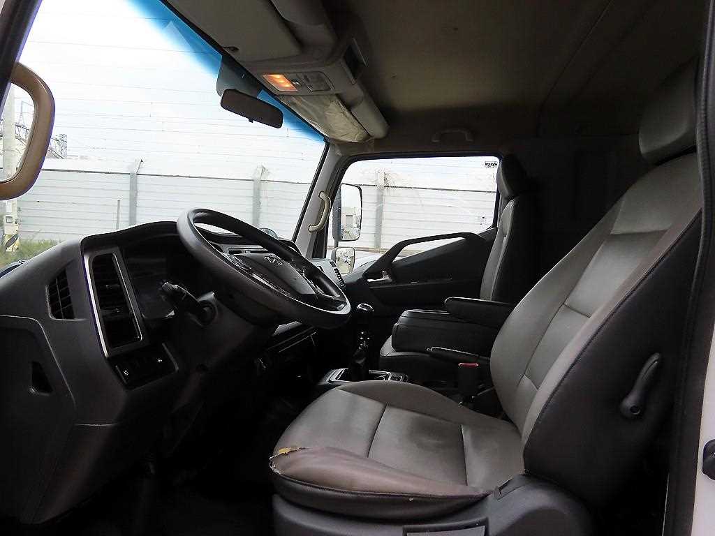 medium and large cargo truck - Vista 9