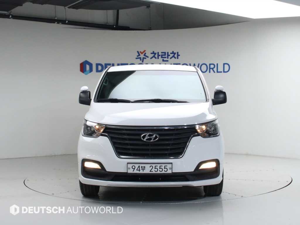 HYUNDAI Starex - Vista 3