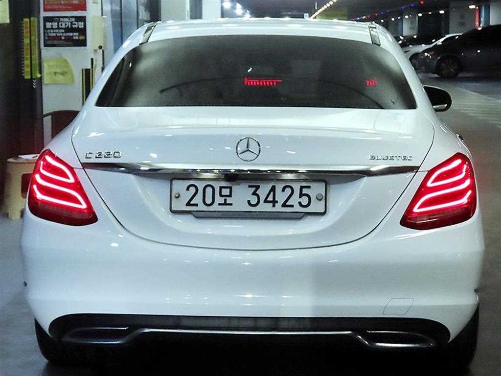 Mercedes Benz C Class - Vista 5