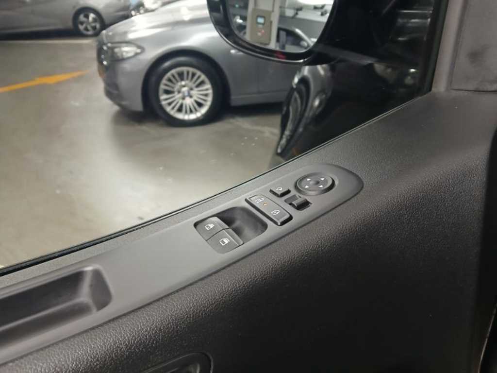 HYUNDAI Staria - Vista 12