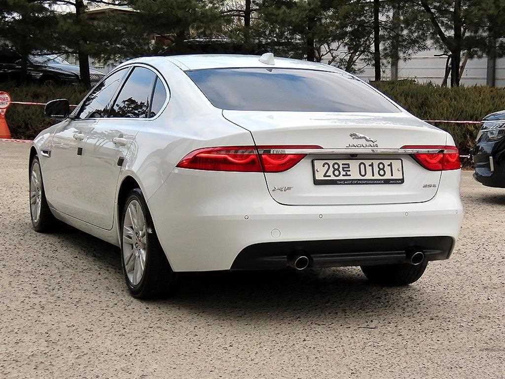 Jaguar XF - Vista 3