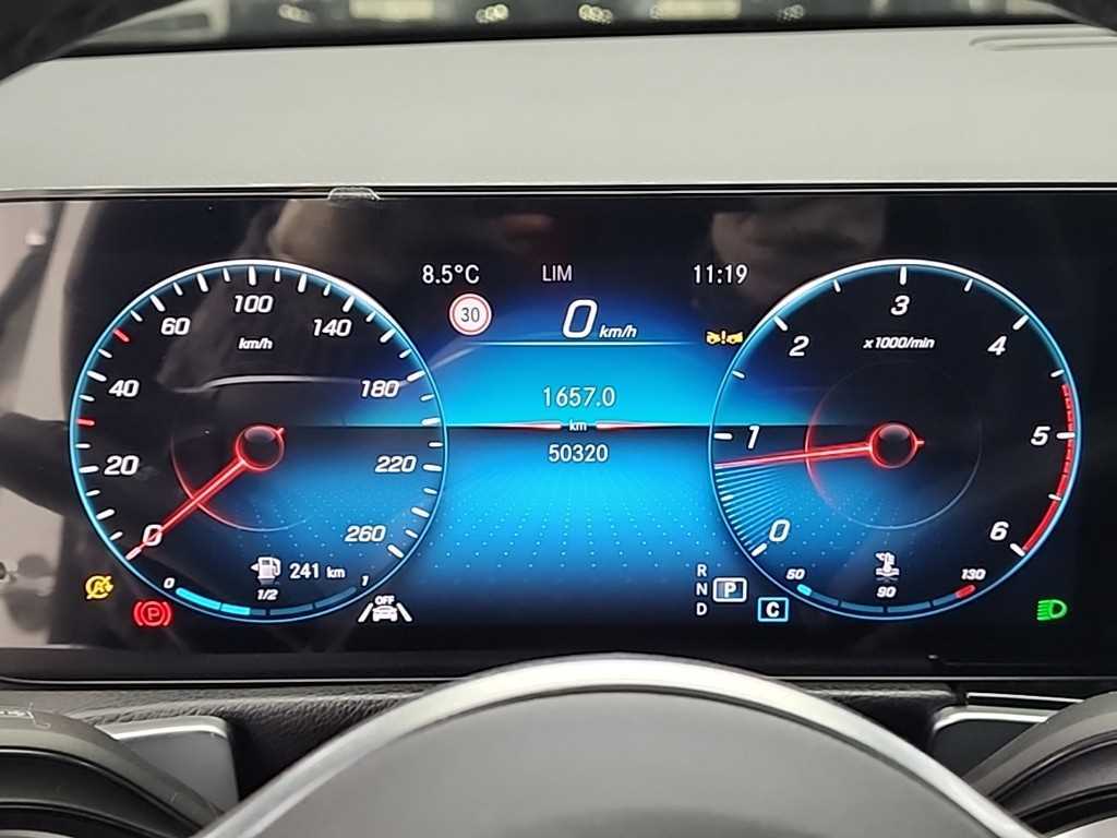 Mercedes Benz GLB Class - Vista 6