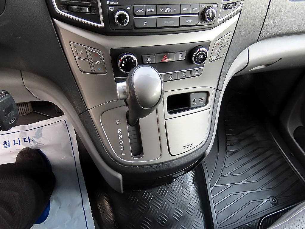 HYUNDAI Starex - Vista 11