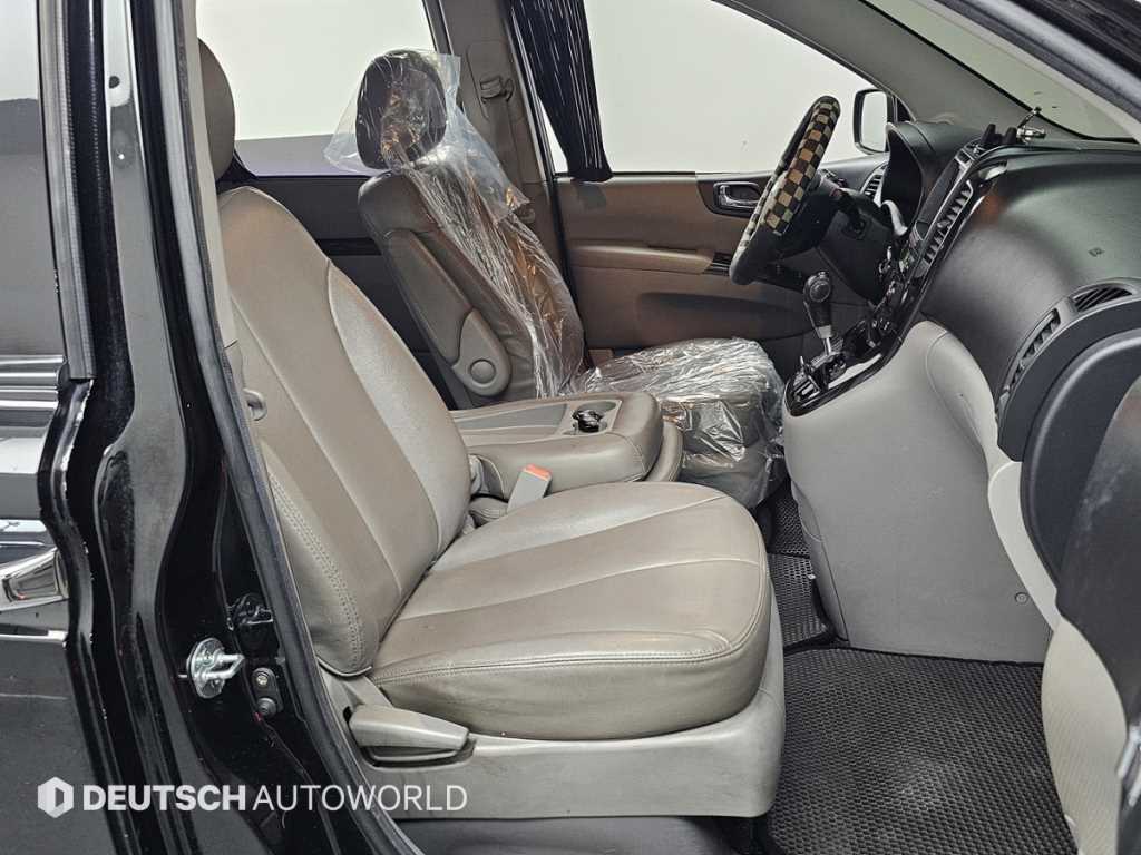 KIA Carnival - Vista 10