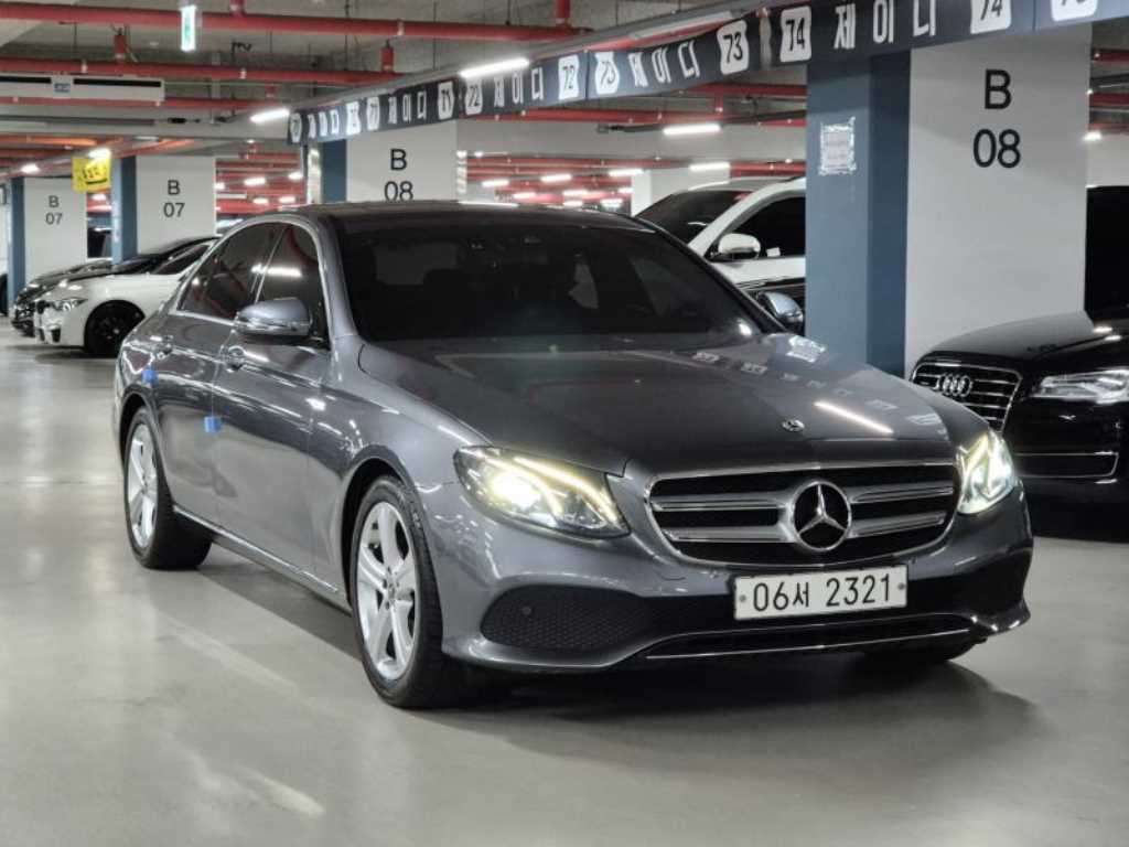 Mercedes Benz E class - Vista 2