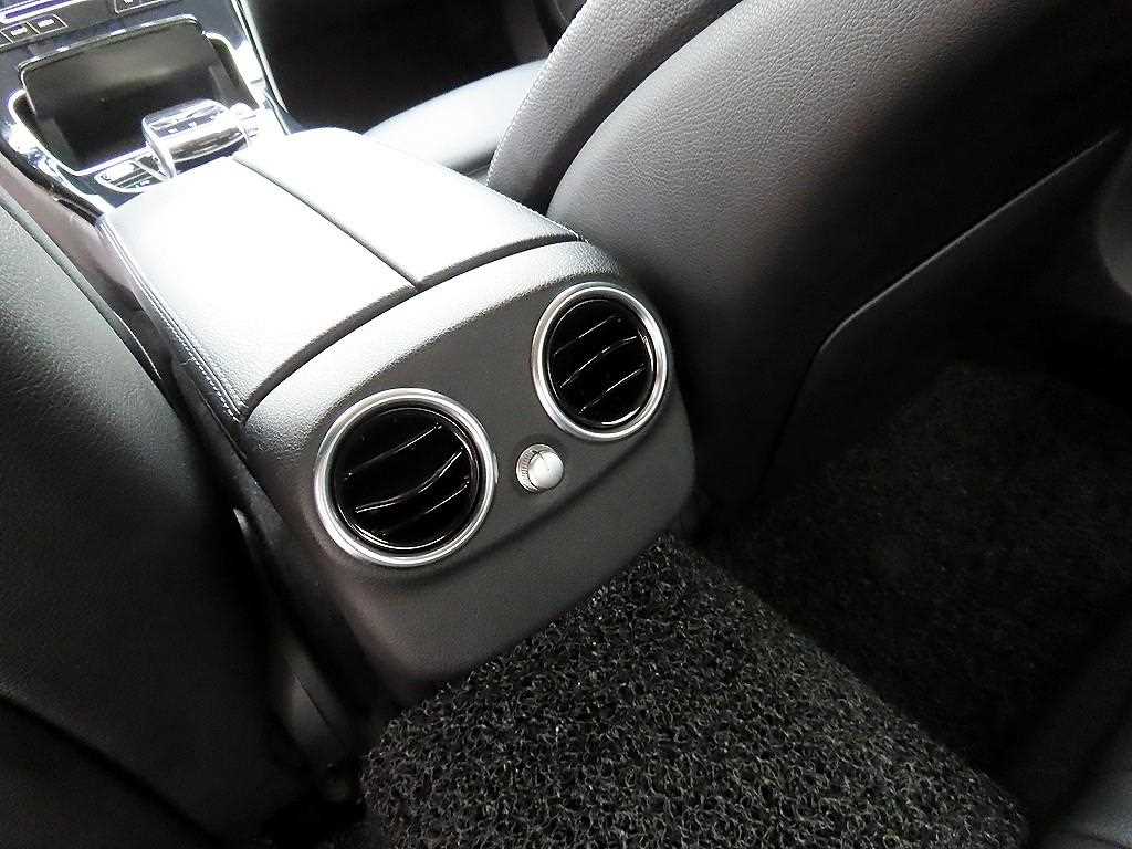 Mercedes Benz C Class 2016 Negro - Importación desde Corea - HF Imports Iquique - Foto 17