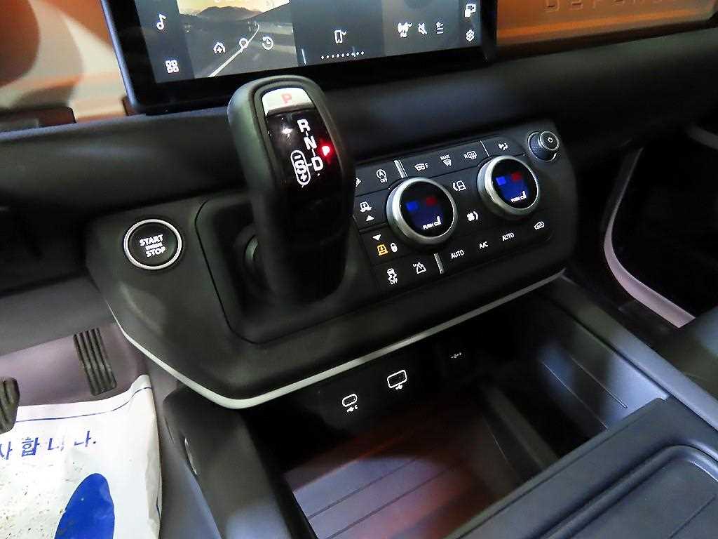 Land Rover Defender - Vista 12