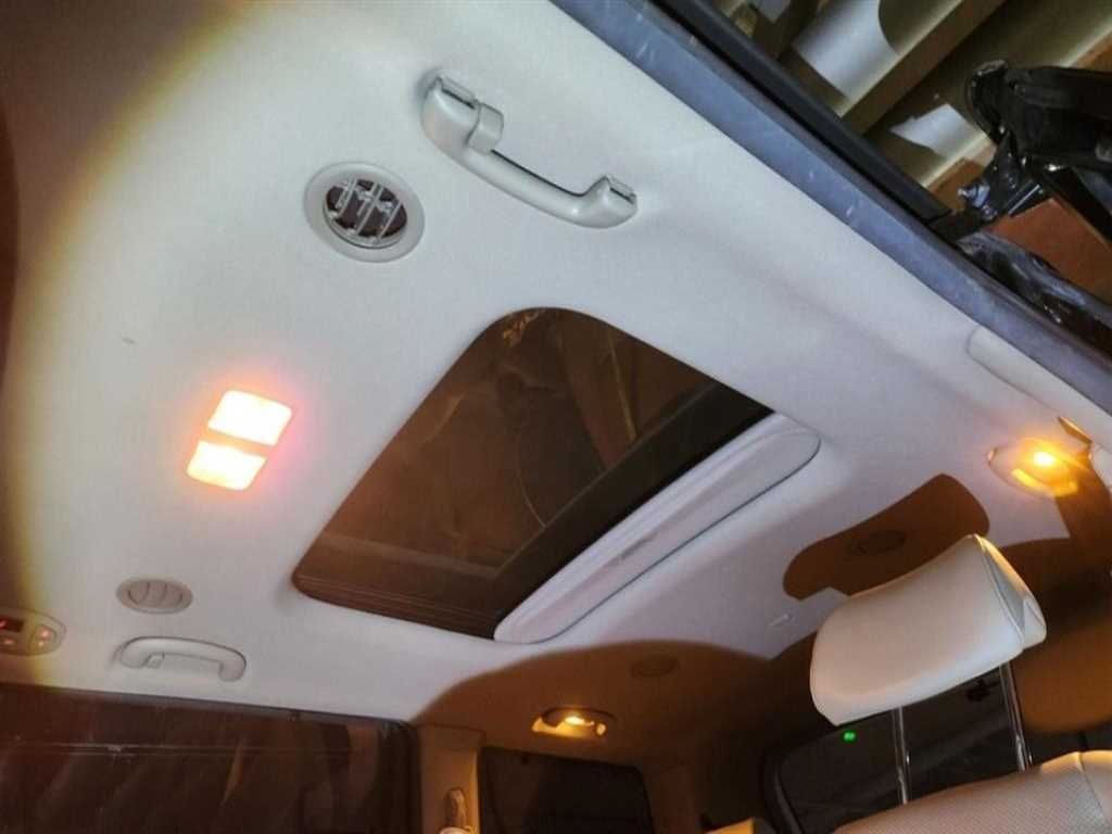 KIA Carnival - Vista 10