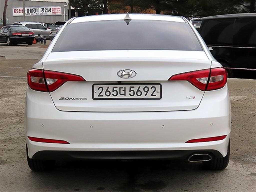 HYUNDAI Sonata - Vista 4