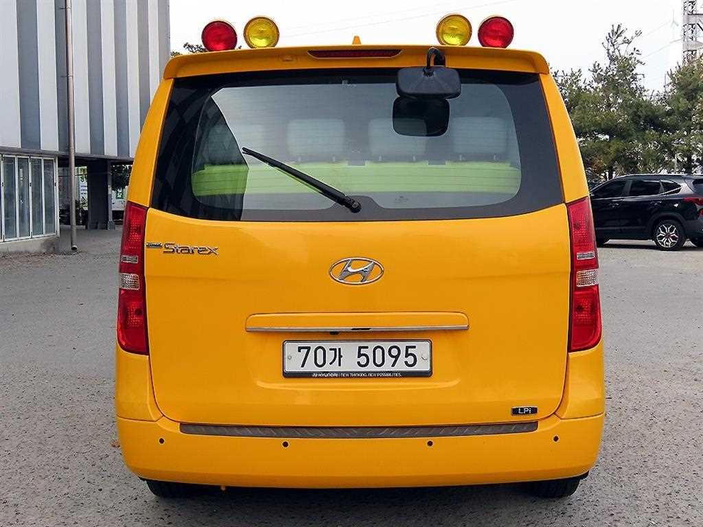HYUNDAI Starex - Vista 4