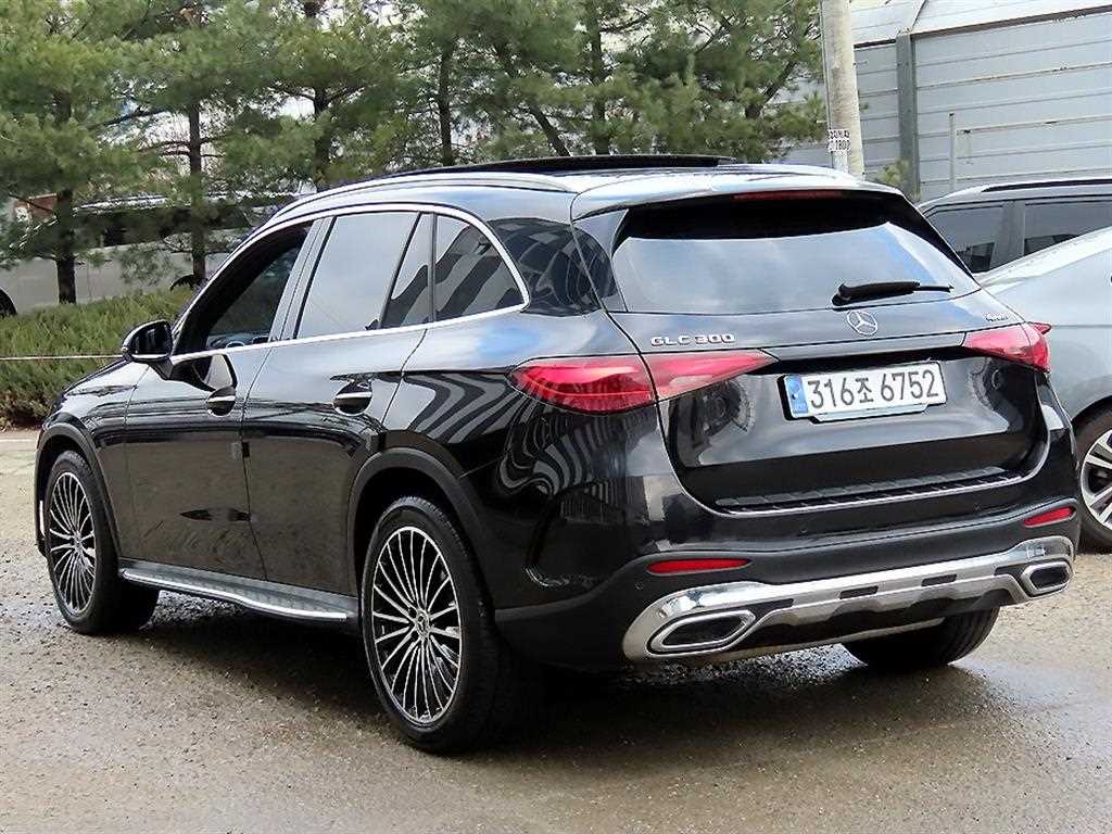 Mercedes Benz GLC Class - Vista 3
