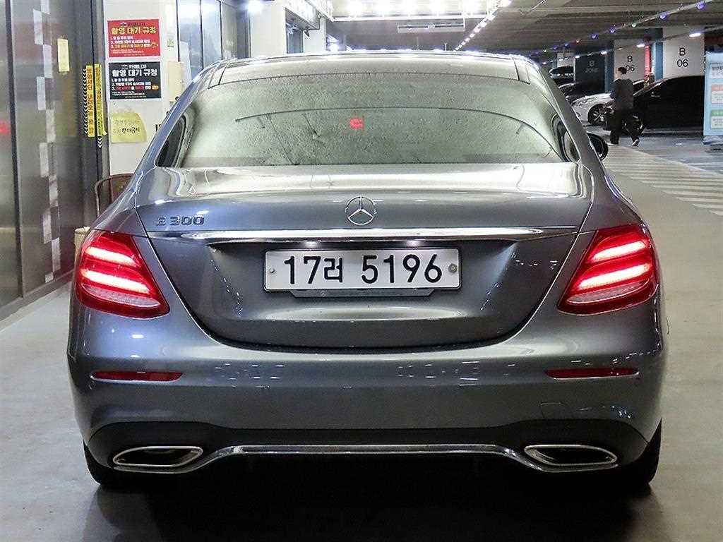 Mercedes Benz E class - Vista 5