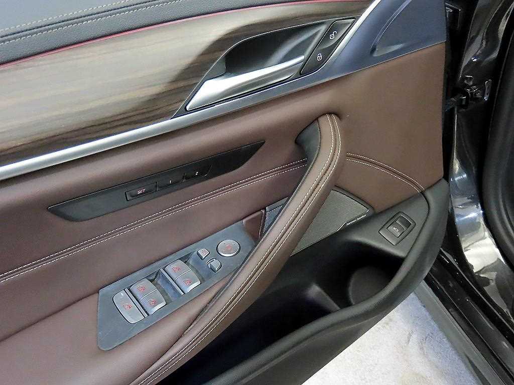 BMW 5 Series 2021 Gris - Importación desde Corea - HF Imports Iquique - Foto 13