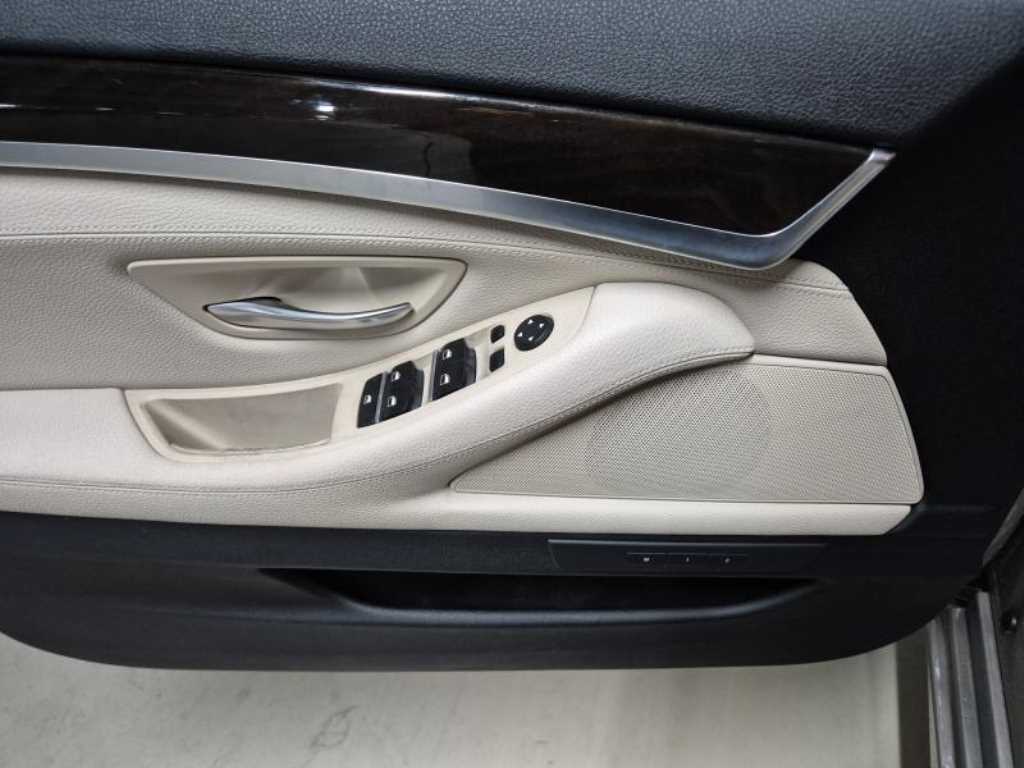 HYUNDAI Genesis - Vista 11