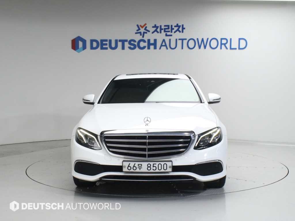 Mercedes Benz E class - Vista 3