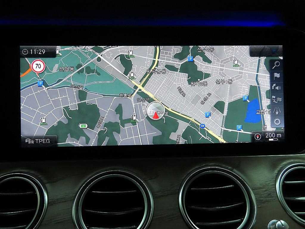 Mercedes Benz E class - Vista 9