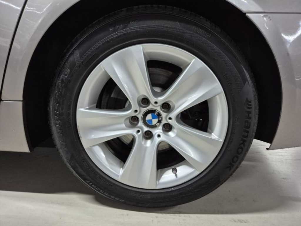 HYUNDAI Genesis - Vista 9