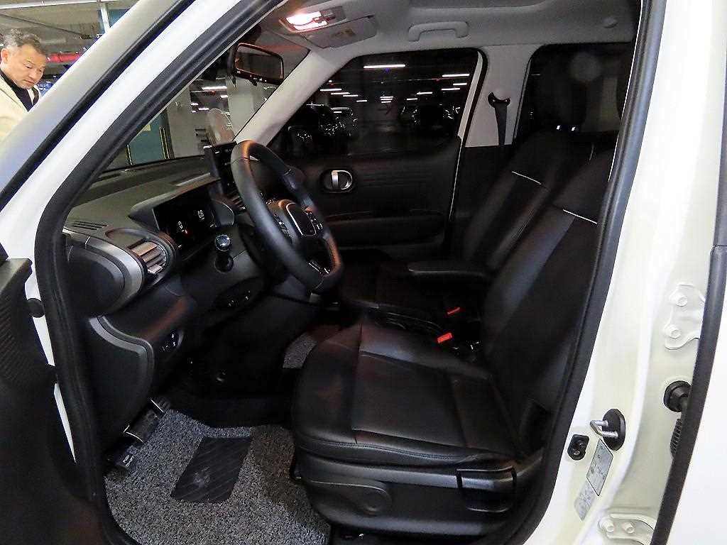 HYUNDAI Casper - Vista 6