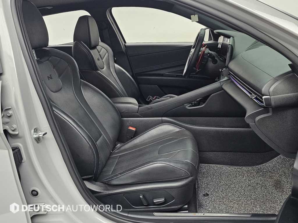 HYUNDAI Avante - Vista 10