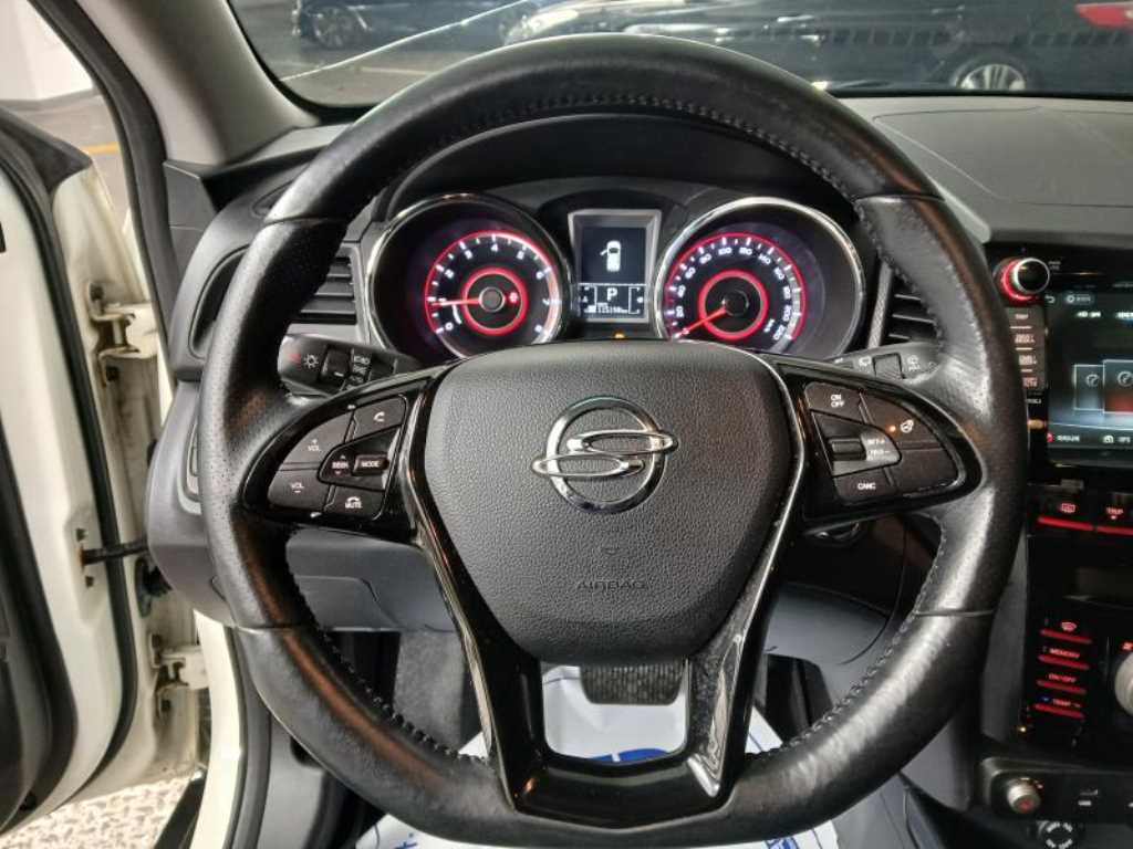 Ssangyong Tivoli - Vista 8