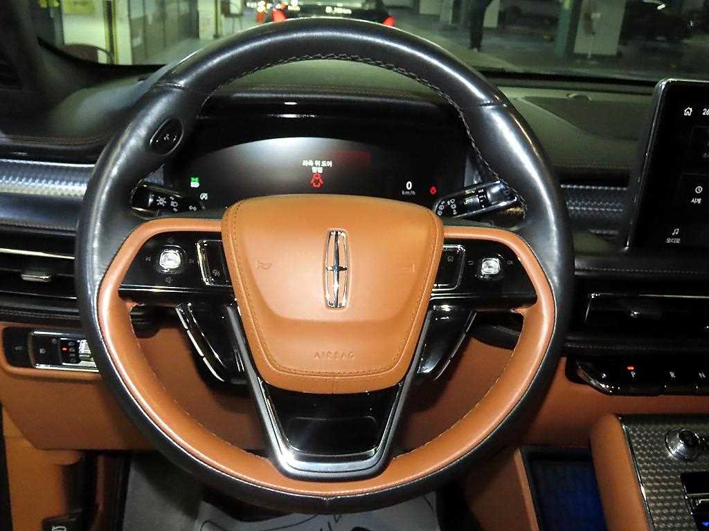 Lincoln Aviator - Vista 8