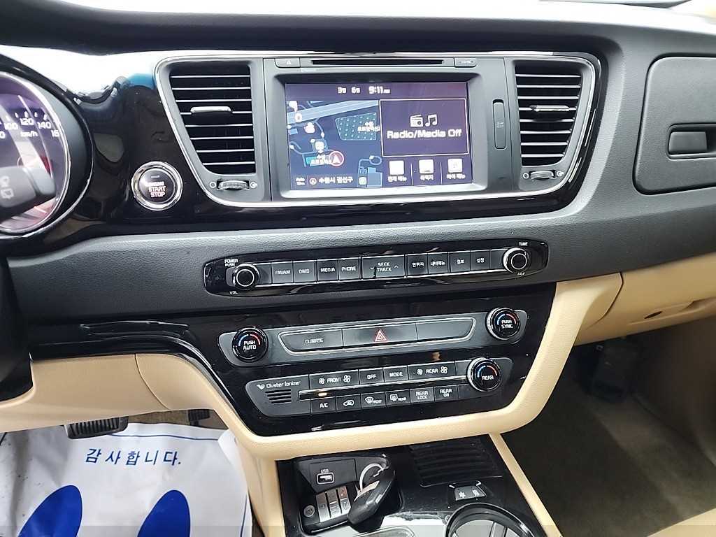 KIA Carnival - Vista 10