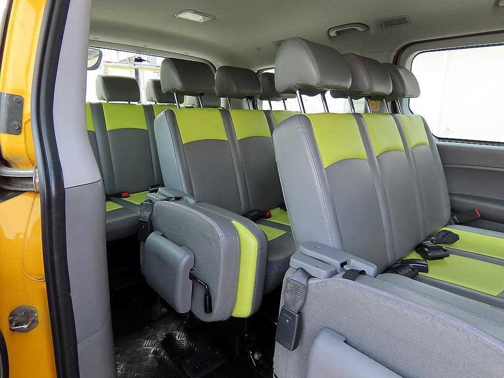 HYUNDAI Starex - Vista 7