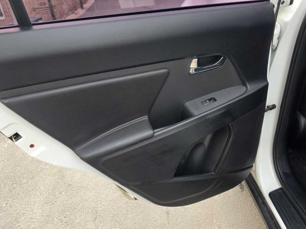 KIA Sportage - Vista 5