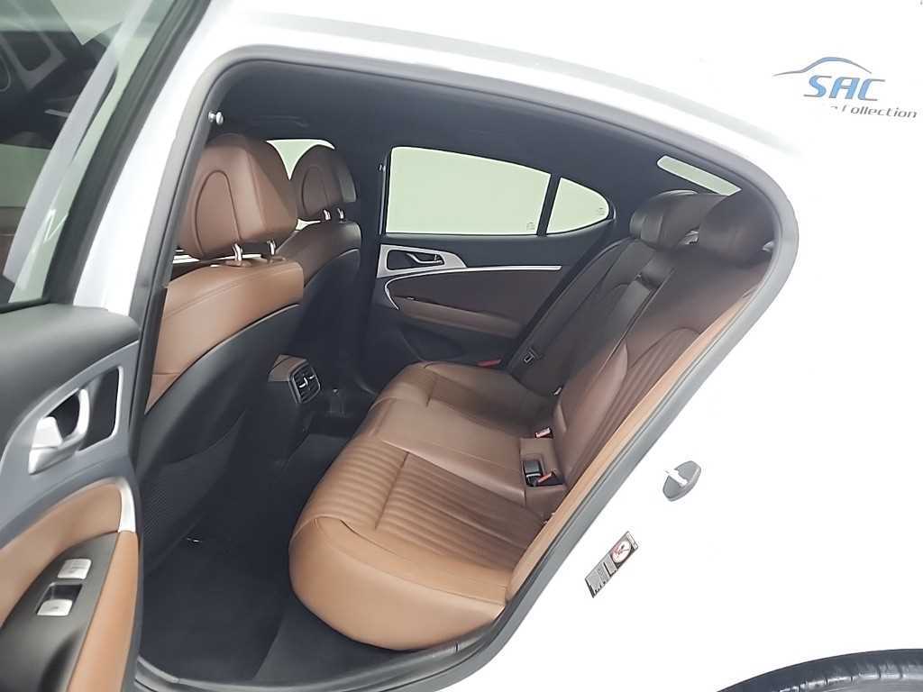 Genesis G70 - Vista 12