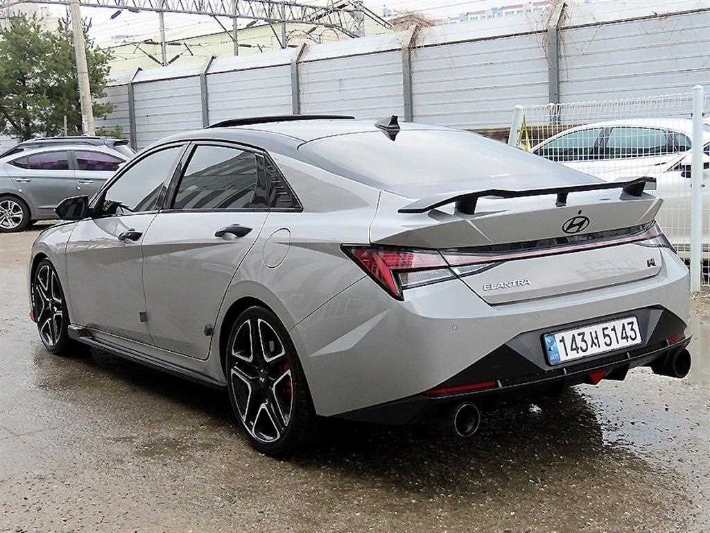 HYUNDAI Avante - Vista 3