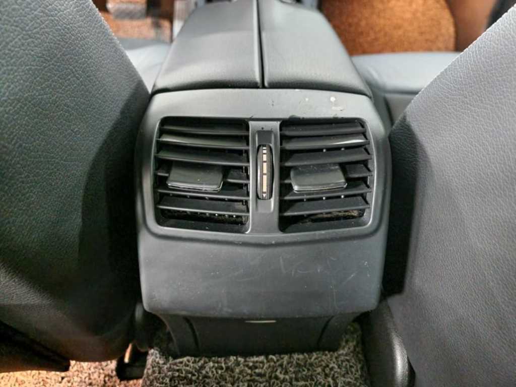 Mercedes Benz E class - Vista 9